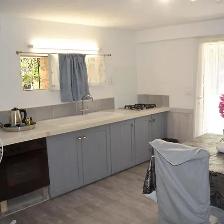 D'hotes En Rez De Avec Piscine ゲストハウス 3*