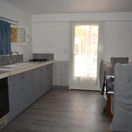 Chambres D'Hotes Piscine Et Climatisation-Rez-De-Jardin, Plage A Pieds 招待所 昂蒂布