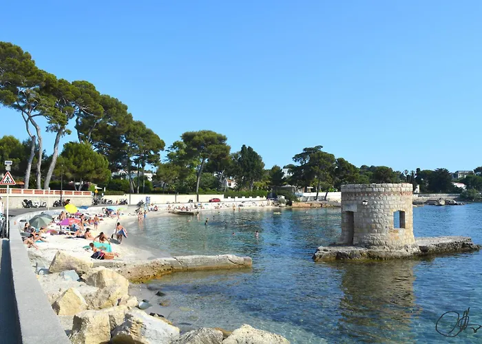 게스트하우스 D'hotes En Rez De Avec Piscine 앙티브